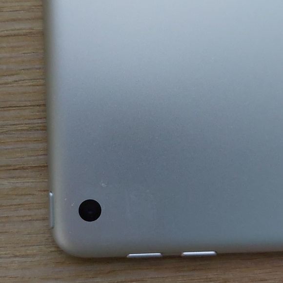 Apple Ipad 6th Generation - Picture 3 of 8